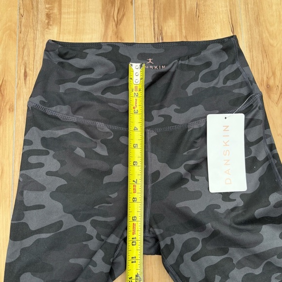 NWT Danskin Black Camouflage Leggings Size Small - Picture 4 of 8